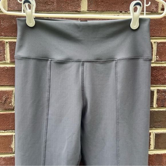 Peloton Grey Show Up Front Slit Leggings Size Large - Picture 4 of 9